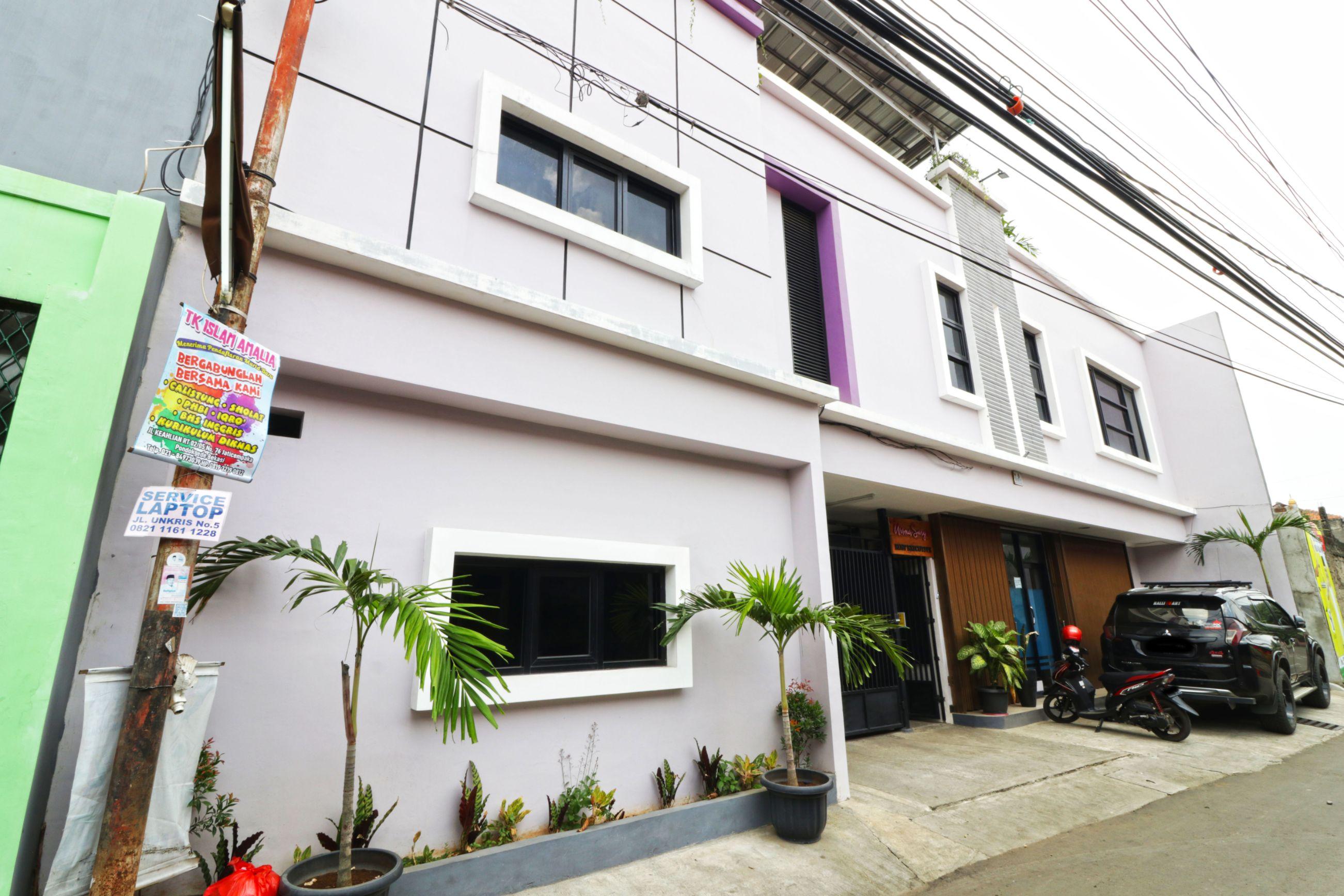 Wisma Surya Hotel Bekasi Exterior photo