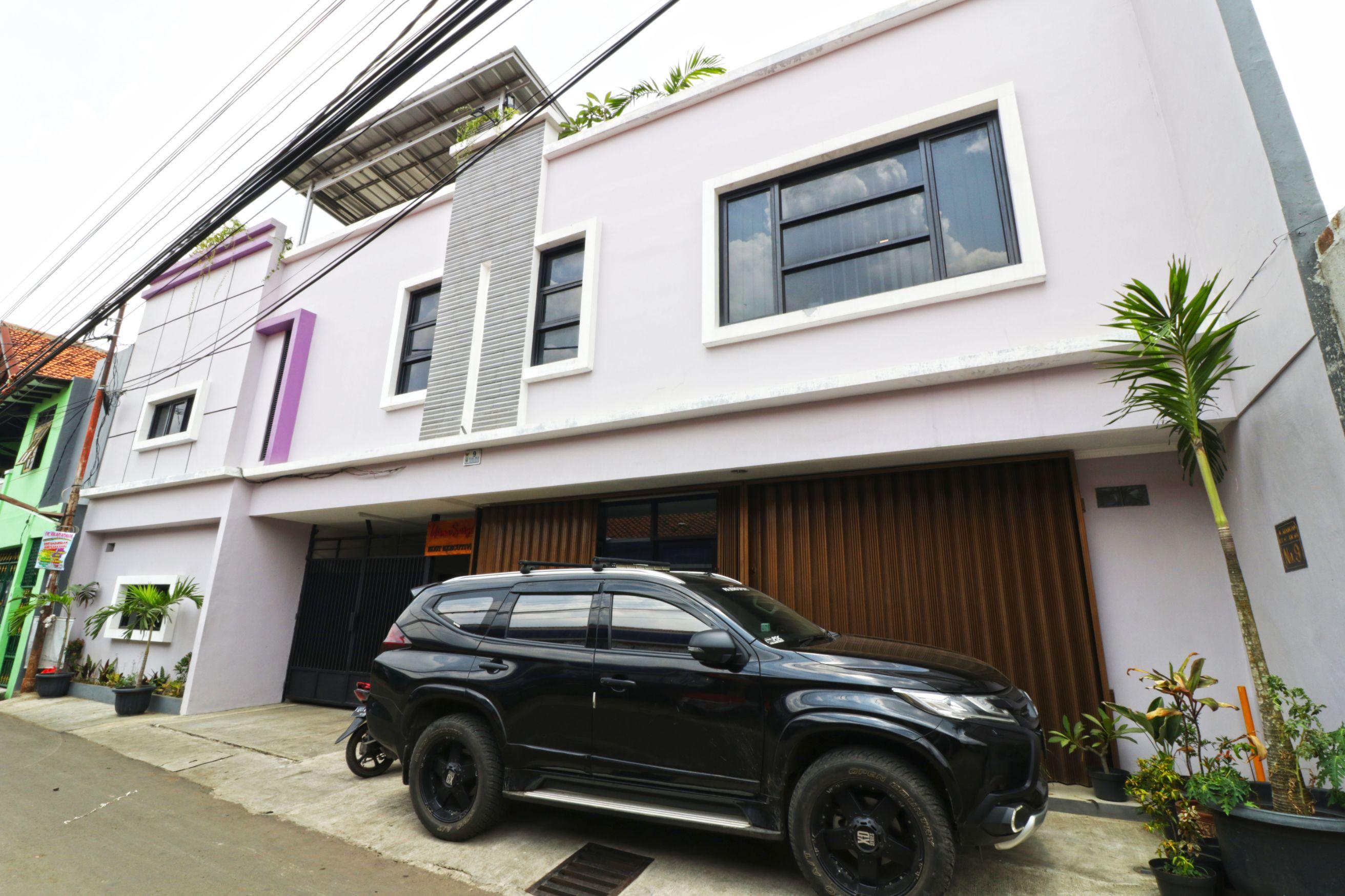 Wisma Surya Hotel Bekasi Exterior photo